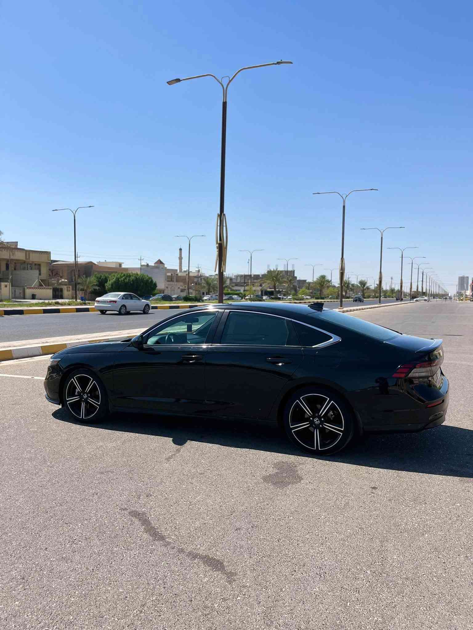 للبيع فقط ماروس
هوندا اكورد 2024 سبورت امريكي 

مكينه 2000 هايبرد
بجم كبس والايرباك راجع سستم

مواصفات :

بصمه تشغيل 

دخول ذكي

تشغيل عن بعد

فتحه 

كامره دواره 

فول تحكم استيرن

تحديد مسار

اوتو هولد

سايد بريك بصمه

فول رادار 

كشن كهرباء 

وباقي المواصفات المعروفه

الحادث : بمريكا فقط جاملغ ومرجع pdr نفسه موجوده صور الحادث وبيها سونار موجود بالصور 
وطخني ابو موطور بين الباب والجاملغ  شبر رجعتها pdr
وتكحلت السيارة بدون صبغ جديده ع ايدي يشهد الله شباب مناقصها جكة وبالعافية ع الياخذها 

ماشيه ٤٨ ميل 

مكان السياره الانبار الفلوجة

السعر  : ١٨٧ $ وبيها مجال بسيط

للاستفسار : ***********
