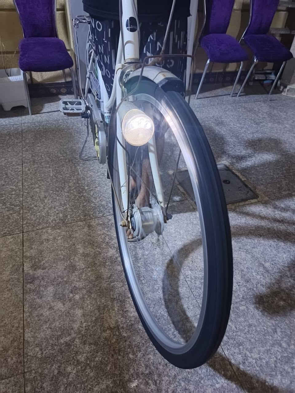 باسيكل سياحي باله مشتري جديد حجم 26 باله نظيف
سيكل نظيف حجم 26 سياحي نظيف تايرات جدد مال باله وبداله شغاله ، وبي لايت امامي شغال والبريك خلفي وامامي شغال وكلشي نظيف من الاخير مفول ،  5 تبديلات بي كلهم شغالات ، باسيكل بي خبزه ما يتعبك 
السعر : 90 وبي مجال للشراي والخوش زلم والطيبين 
الرقم:***********
