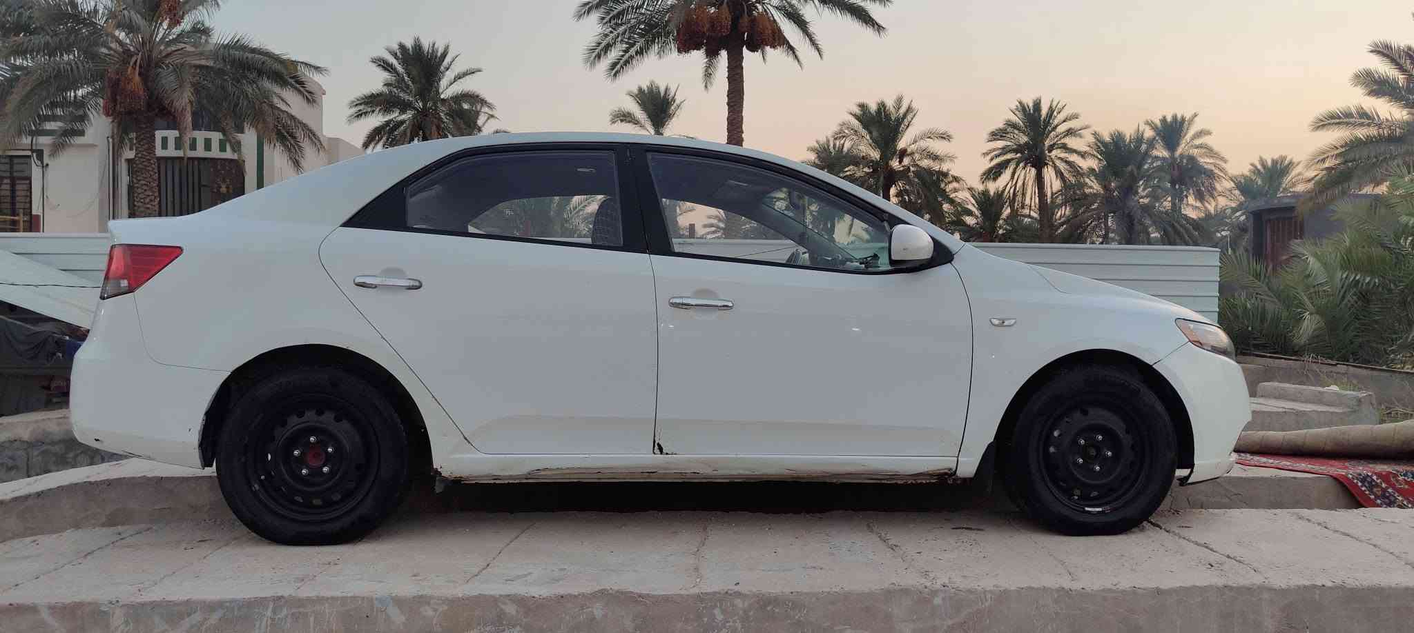 السلام عليكم فورتي موديل 2009 للبيع رقم سليمانية كير مكينة مكفولات بيها صبغ حزام السعر 75 وبيها مجال للاستفسار اتصال ***********
