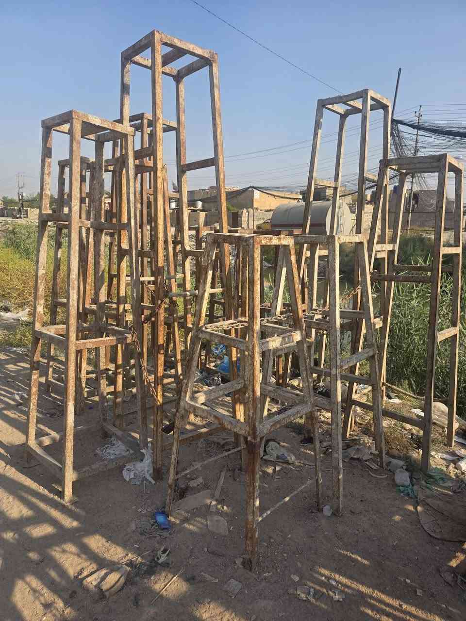 السلام عليكم 
10 براميل ماء 220 لتر 
منجنيق بيهن 20 واحد اوقل مترين ونص ومترين ومتر ونص 
مكاني كربلاء سيد اسماعيل 
***********
