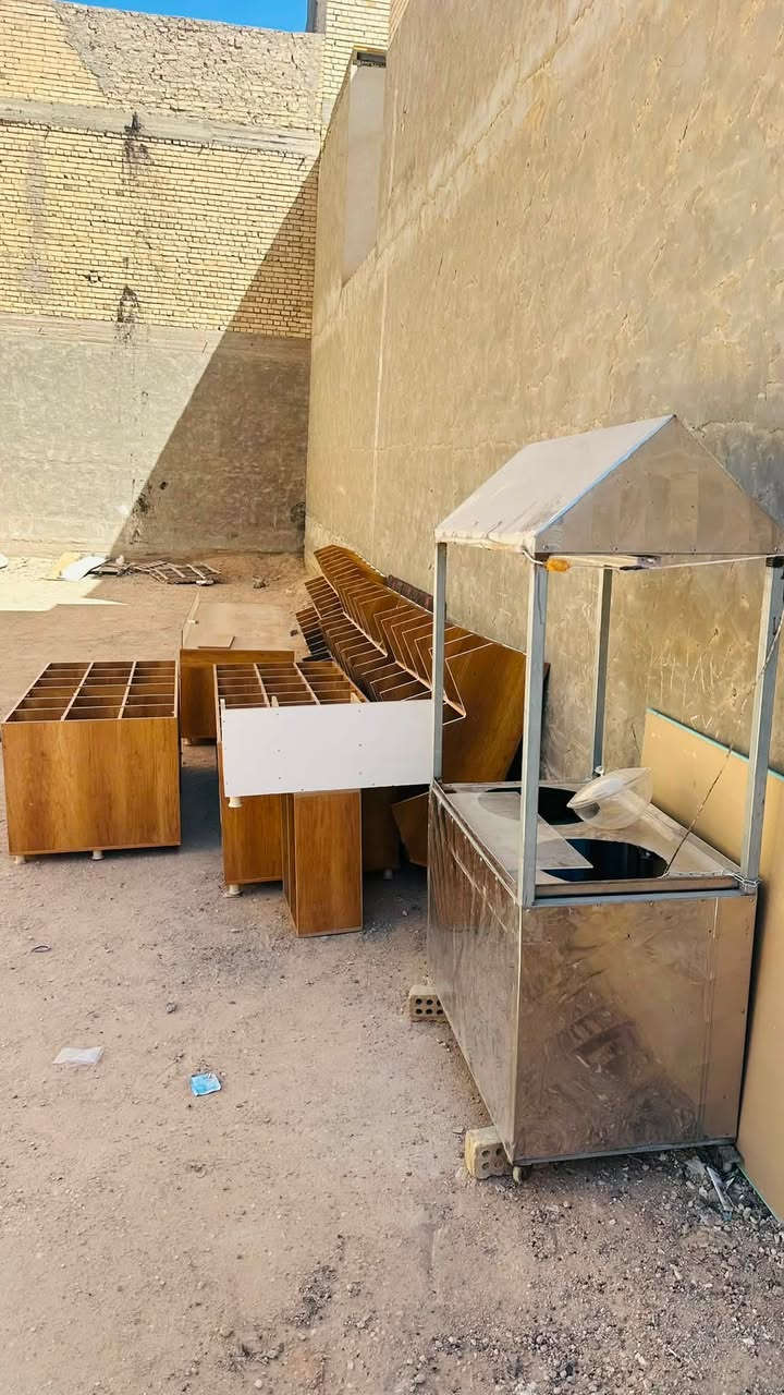 رفوف محل للبيع 
***********
***********
ابو سجاد
