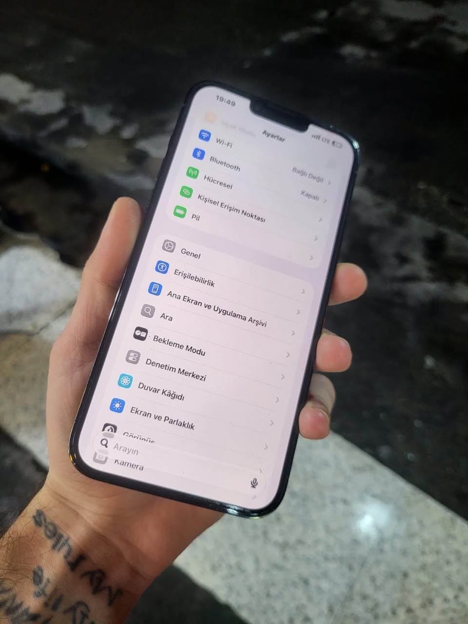 iPhone 13 pro max 
Zakire 128gb 
Battary 84
1sim esim 
%90 xawena bashart 
Ba zamani hawaw comptr mali dosta 
Nrxi 650 hazar maqamlay kam brayana musteri tel bka *********** 
La hawler 5 hasarok geandn niya أربيل, العراق

نص مكتوب في الصور:
- 19:50
- Pil Sağlığı ve Şarj Etme
- Telefon pilleri, şarj edilebilir bütün piller gibi eskidikçe performansı azalan tüketim mallarıdır. Daha fazlası...
- Maksimum Kapasite
- Bu, yeni pile kıyasla mevcut pil kapasitesinin ölçüsüdür. Düşük kapasite, şarjdan sonra kullanım süresinin azalmasına neden olabilir.
- %84
- En Yüksek Performans Yeterliliği
- Yerleşik dinamik yazılım ve donanım sistemleri, iPhone'unuzun pilinin kimyasal olarak yaşlanması gibi görülebilecek performans etkilerini engellemeye yardımcı olabilir.
- İyileştirilmiş Pil Şarjı
- iPhone, pilin eskime hızını yavaşlatmak için günlük şarj etme rutininizi öğrenir, böylece telefonunuzu kullanmaya ihtiyacınız olana kadar %80 oranını geçince şarj etmeyi durdurmak için bekleyebilir.