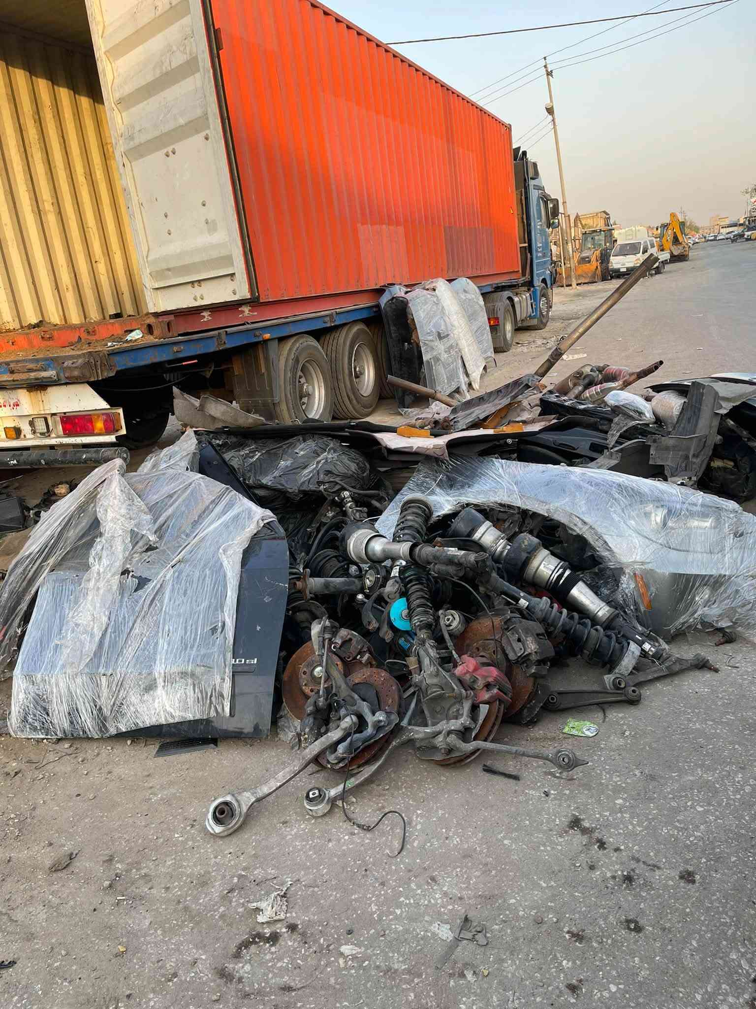 السلام عليكم تم وصول حاويه BMWحديث قديم ٧٠٠ ٥٠٠ صقر خفاش  f01 x5 العنوان كربلا الحي الصناعي ***********
