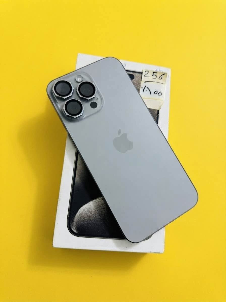 ايفون 15 برو ماكس 🩶 
ذاكرة 256 / بطارية 92%🔋 
دبل سيمكارت ZA / ويا كارتونتة مطابقة ☑️
كُلشي ممبدل بي وتر بروڤ / الجهاز كُلة شغال فيس ايدي شغال ✨
سعرة 1025 🔒💸 / مكاني بغداد بلديات 
هـ / *********** موجود واتساب كذلك بغداد, العراق
