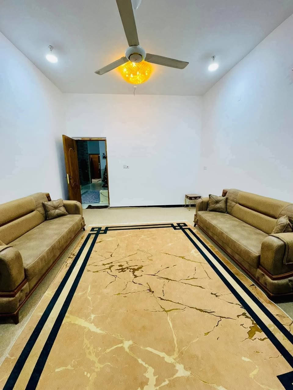 إعلان.......🛑🛑🛑🛑
بيت للبيع مجمع البيادر مساحته 200متر جه حي النفط 

يحتوي على غرفتين وصاله ومطبخ وبراني وصحيات خارجيه وداخليه وحديقه

السعر الكلي 170

مطلوب 105 

بيد صاحب البيت 65 

التسديد الشهري 548

للاستفسار الاتصال على الرقم 🌏🌏

***********
