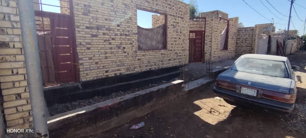 البيع مساحته 210 طابو زراعي
يتكون من 2 غرف وصاله ومطبخ وبراني وحمام
الاستفسار ***********واتساب او تصال 🌹 عنوان طريق السنيه معمل الكاشي

نص مكتوب في الصور:
- HONOR X9c