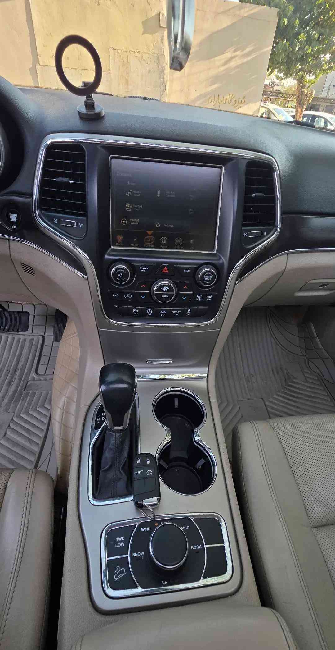جراند شيروكي • ٢٠١٧ • ٤x٤