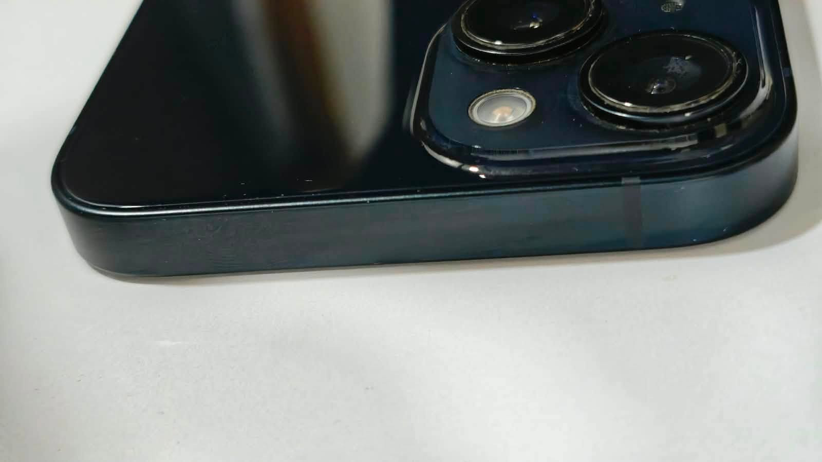السلام عليكم ..
IPHONE 14 
ايفون ١٤ عادي جهاز بلادي كلشي مامبدل ولامصلح ولا مفتوح 
مثل مموضح گبالك بالصور ونظيف بي نقطه بالشاشه لا مأقره على اللمس ولاشي واحچيلك اني مجربه مخلي نمط داكن والله نسيتها موجوده وهاي مسوي زووم يلا مبينه هيج بالكامره
ذاكرة :128 
اللون : Midnight Edition 
بطارية: 78 %
شريحة فعلية 
السعر 510 وبي مجال 
***********

نص مكتوب في الصور:
- حول
- < iPhone
- الاسم
- < 26.6.1
- MPUF3ZD/A
- L73K0JC73Y
- إصدار iOS
- اسم الطراز
- رقم الطراز
- الرقم التسلسلي
- انتهت صلاحية التغطية
- سجل تاريخ القطع والخدمة
- الأغاني
- الفيديوهات
- الصور
- التطبيقات
- ٣
- ٣٣٢
- ١
- .
- ٩:٥٠
- ٦٦
- حالة البطارية والشحن
- رسالة مهمة حول البطارية
- حالة بطاريتك متدنية جدًا، يمكن أن يبدل أحد مزودي خدمة Apple المعتمدهن البطارية لاستعادة الأداء والطاقة القصويين،
- العثور على خيارات الخدمة...
- الحد الأقصى للقدرة
- ٧٨٪
- هذا قياس لقدرة البطارية مقارنة بقدرتها عندما كانت جديدة. قد تتسبب القدرة المنخفضة بتقليل ساعات الاستخدام بين عملية الشحن والأخرى.
- أقصى قدرة للأداء
- ستساعد الأنظمة المضمنة في النظام والمكونات في تخفيف آثار الأداء التي قد تلاحظها أثناء التقدم الكيميائي في عمر بطارية iPhone.
- شحن البطارية المحسن
- للحد من استنزاف عمر البطارية، يتعلم الـ iPhone من عادات الشحن اليومية، بحيث ينتظر ولا يتجاوز ٨٠٪ حتى يحين موعد حاجتك إلى استخدامه.
