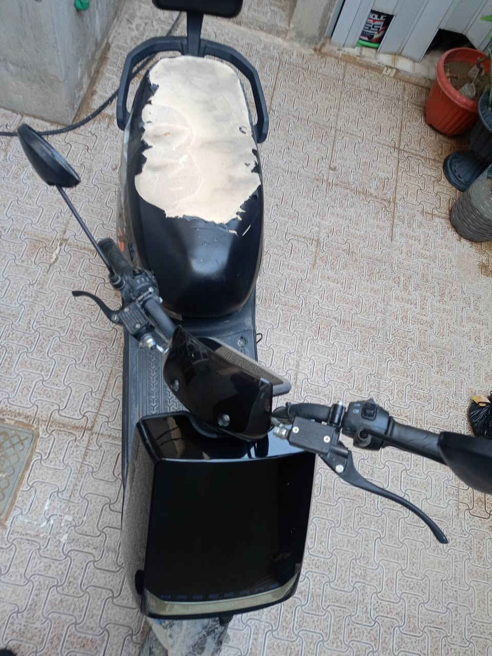 دراجة بوليسي شحن للبيع
3 نمر 
كهربائيات شغالة 
 بس البطاريات منتهية تقريبا تمشي 6 كيلوات 
السعر 350 وبي مجال 
المكان موصل جانب ايسر 
تواصل ***********
