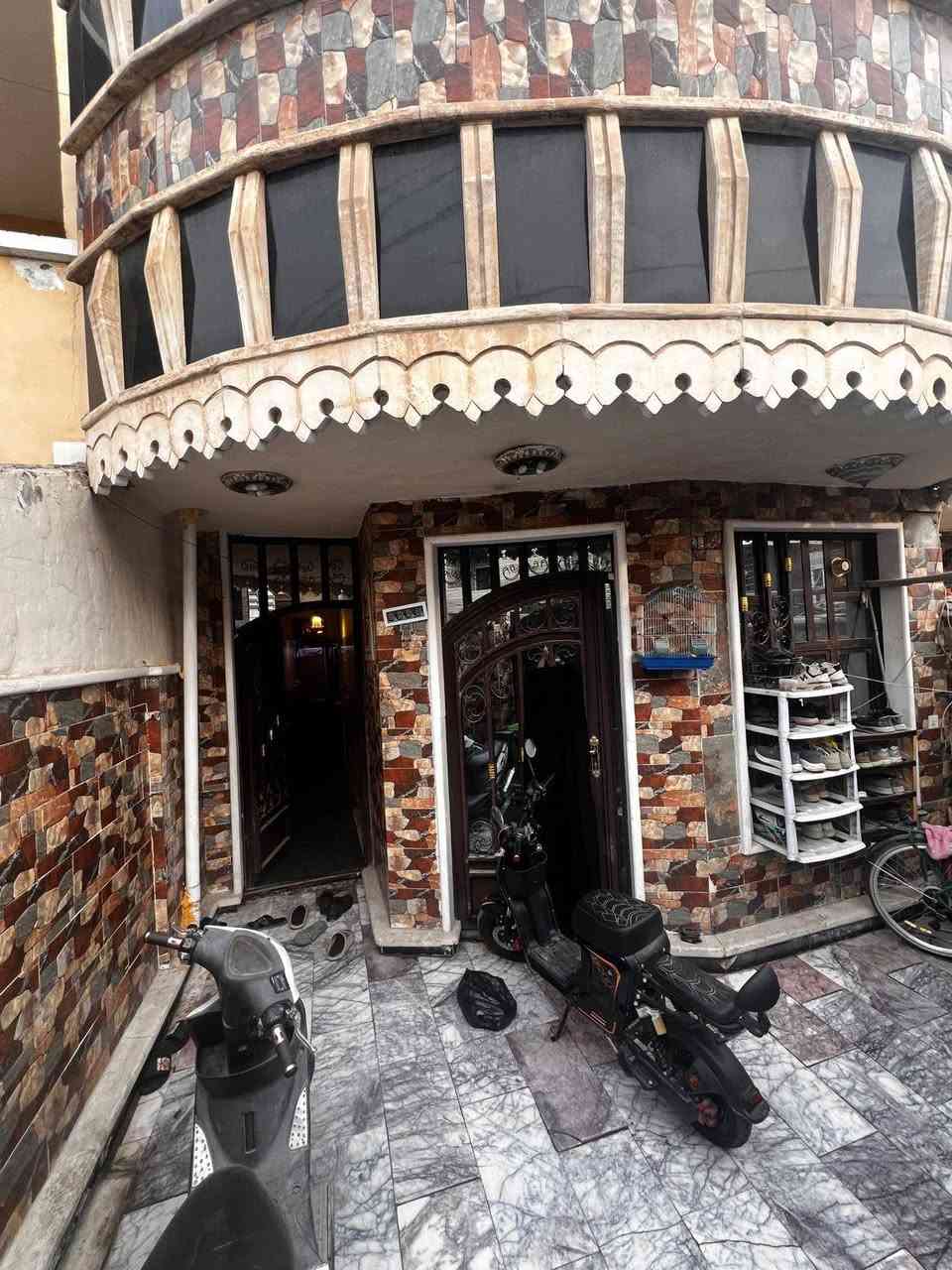 السلام عليكم
مشتمل للبيع طابو صرف مساحتها 100م الواجهه 5متر والنزال 20 متر نظيفه جدا تقع في ابو دشير شارع الضغط بالمنطقه اللي جاي من حسينيه الكاظمين يعني بوسط شارع الضغط
تحتوي الدار على مدخلين استقبال وممر للحولي اللي بيه المطبخ وصحيات وغرفة نوم واحدة ومنور
وفي الطابق الثاني غرفه نوم واحده مع صحيات مع صاله
للاستفسار عن السعر الخاص مفتوح
للاتصال *********** او ***********
لرؤية منشوراتي اكتب دلالية ابو كرار الشويلي للعقار وراح تشوف كل شي موجود واي شي يعجبك راسلني عليه وتدلل وانا بخدمتك ومستعدين لعرض عقاراتكم لدينا اتصل بنا واتس اب او ماسنجر وبالخدمه
عندك بيت للبيع راسلنا نعرضه الك اتصل بنا واتس اب او ماسنجر
عندك بيت للإيجار نعرضه الك اتصل بنا واتس اب او ماسنجر

نص مكتوب في الصور:
- ابو كرار الشويلي للعقار ***********