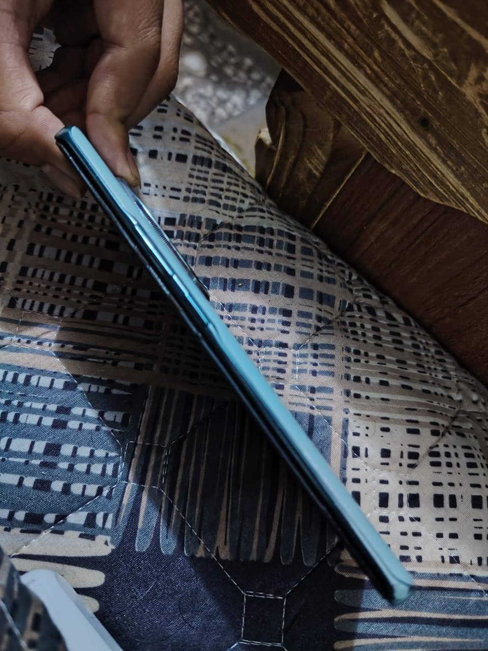 سلام عليكم هونر X9C للبيع عشوائيه 12مكفول ملحقات بس كارتون سعر 325 ليرده يتصل ***********
