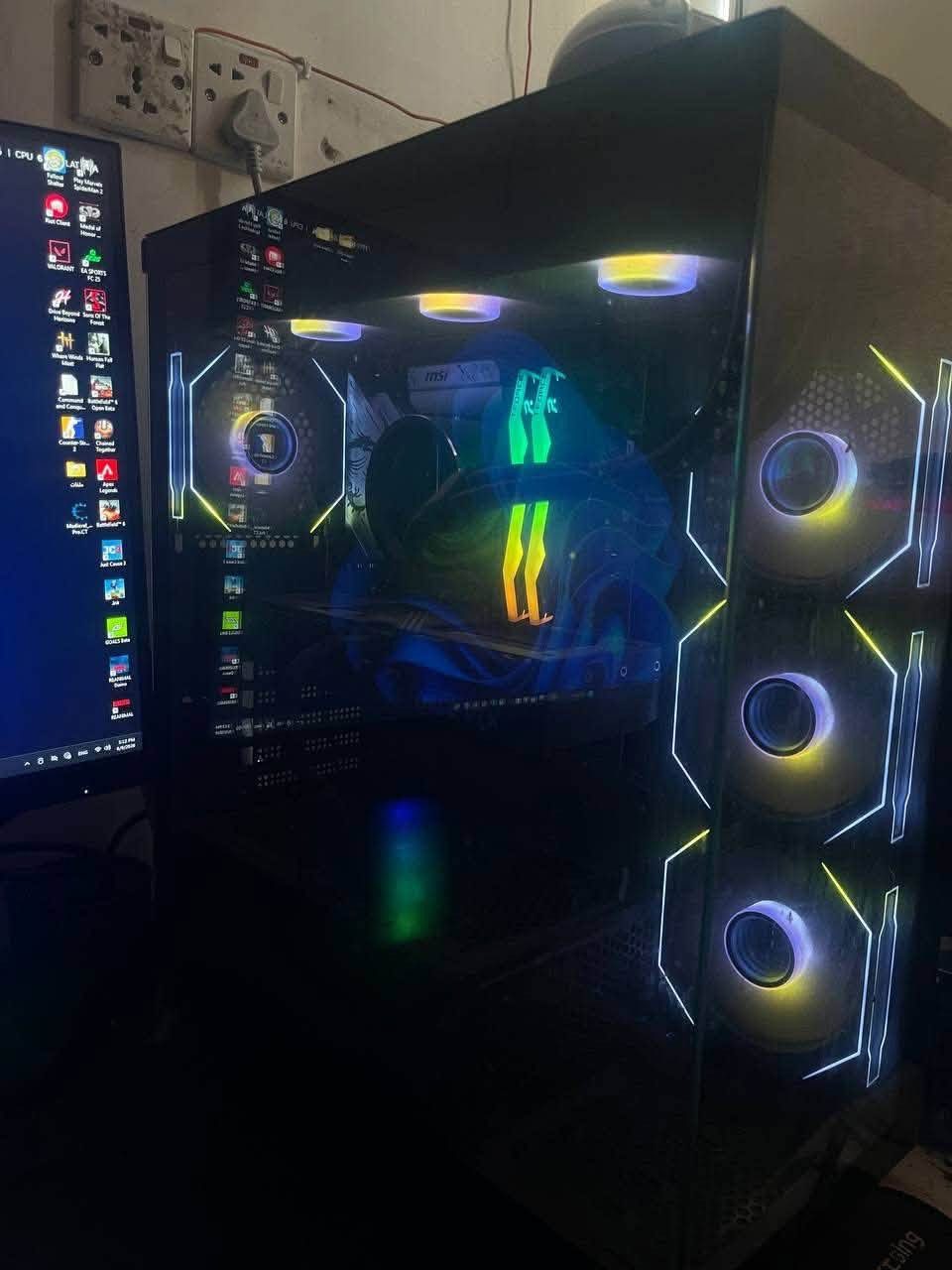 للبيع حاسبة مستعمله للتواصل او الاتصال ***********
السعر مناسب جدا
🖥️ مواصفات الجهاز
CPU: Intel Core i7-13700F Tray
GPU: Gigabyte RTX 5070 Windforce OC 3X 12GB GDDR7
Motherboard: MSI B760M Gaming Plus WiFi DDR5
RAM: Team Group Delta RGB 32GB (2×16GB) DDR5 6000MHz CL30
SSD 1: Lexar NM620 NVMe 2TB Gen 3
SSD 2: ADATA M.2 1TB Gen 4
CPU Cooler: SAMA SM360 PRO 360mm
PSU: FSP 700W 80+ Bronze
Case: Xigmatek Blast 4GF Black
🎮 والملحقات
Monitor: NOV Gaming 2K / 180Hz
Microphone: HyperX
Headset: Fantech
Mouse: Attack Shark X11
Keyboard: Attack Shark X85
Xbox Controllers: عدد 2
UPS: Vicroey Power 3KVA
