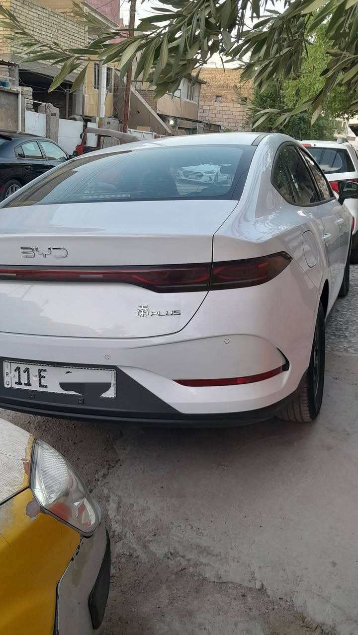 السلام عليكم byd كن بلاس أبيض داخل زيتوني رقم بغداد بأسمي ماشيه ١٦٠٠ كامل ملحقاته بيه ملاحضه بسيطه اثر دحجه ماشر عليه بالصور بدون زلغ او شخط كفاله  سبب البيع عندي بناء السعر ١٩٢٠٠ مكني بغداد الدوره ***********
