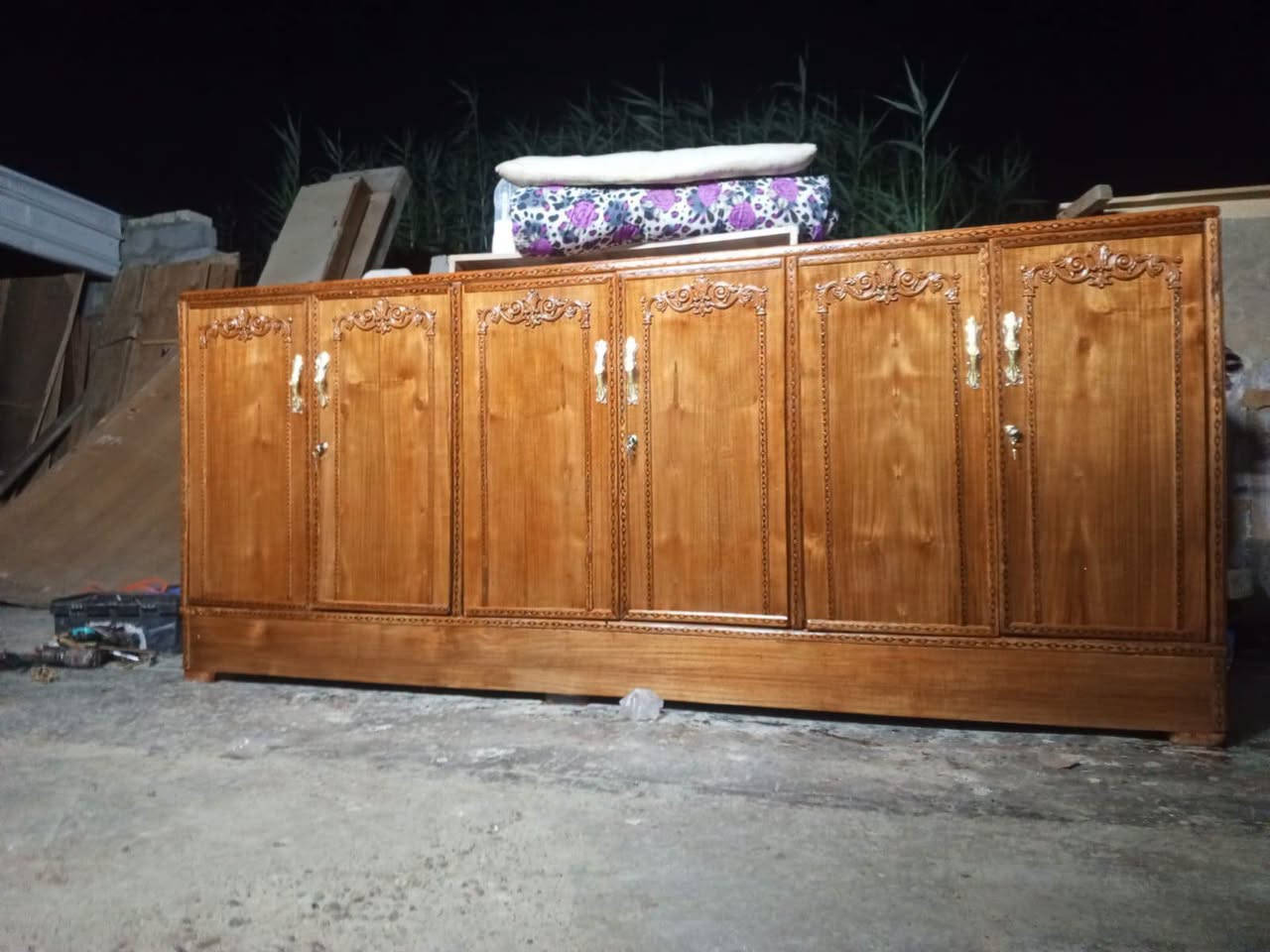 بوفيه صاج الاصلي الثكيل ام ال6 ابواب بعدهي جديده كلش نضيفه  قياس 250 
سعر 200 قفل
الشراي يجي خاص او يتصل***********
