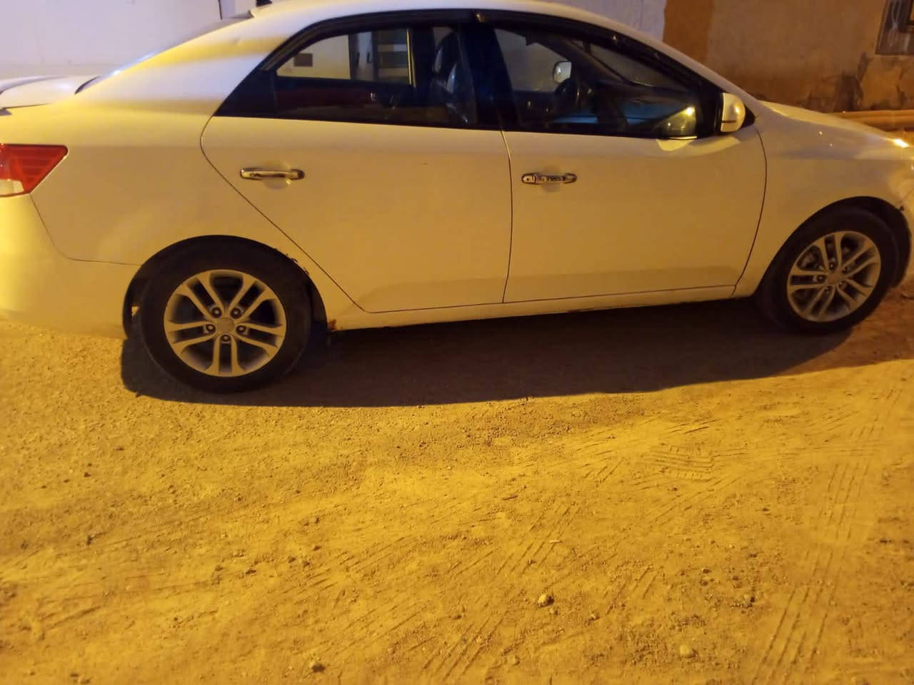سياره سيراتو للبيع موديل ٢٠١١نضيفه محرك مجفت ومكفول تبريد شغل جديد سياره خير من الله رقمها بصره وبأاسمي لومامحتاج مابيعها للتواصل *********** مكاني ابو الخصيب بس الشراي يراسل
