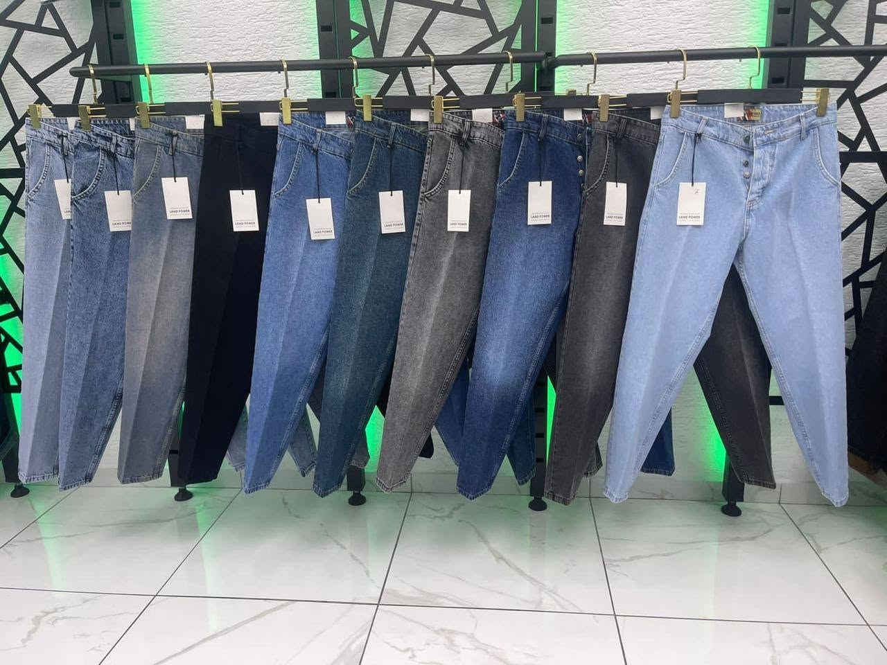 بناطير درجة أولى 🔥

جميع الموديلات والقياسات والألوان متوفرة يم مجمع حسين الأشقر 👖✨
الخامة درجة أولى والجمال تحكم عليه بعينك 😎🔥

#مجمع_حسين_الاشقر
***********
*********** واتساب
