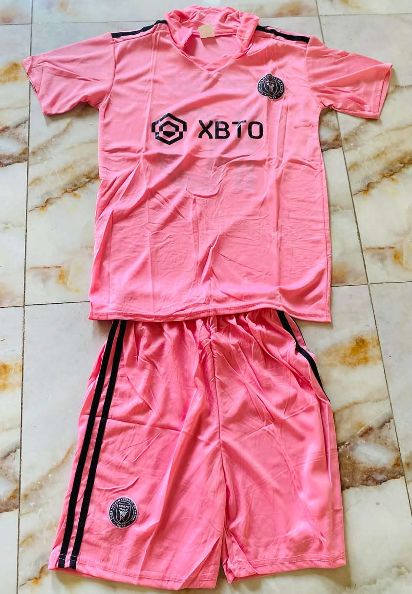 يالله دريس وشور سعر بلاش بس بي 5️⃣
واتساب ***********

نص مكتوب في الصور:
- PUMA SIZE: M L XL XXL
- OFFICIAL PRODUCT