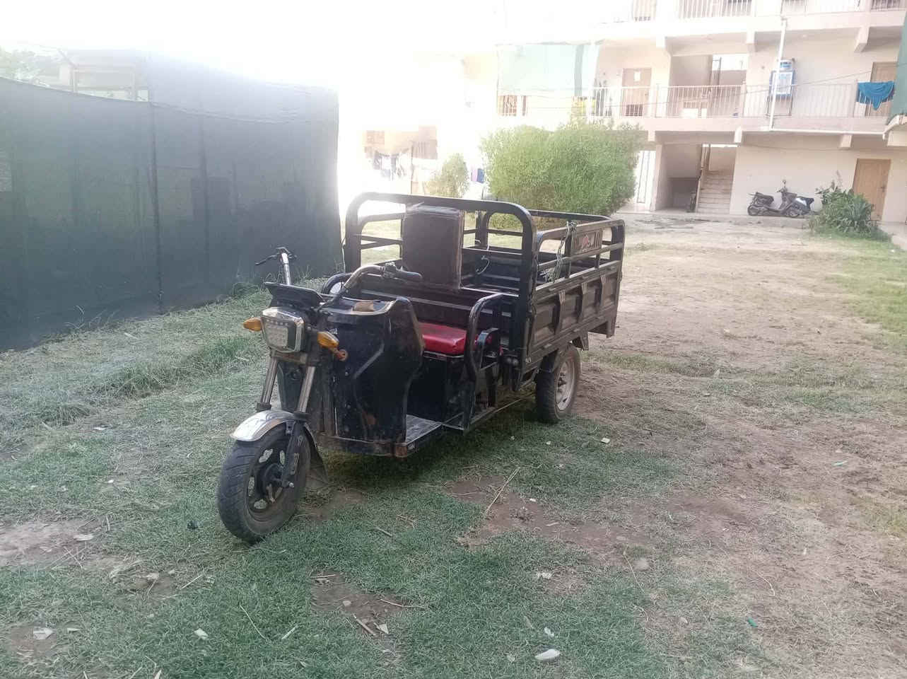 ستوتة شحن بطاريات جدد اويالة جدد شاحنة مالها الاصلية السعر850 او بيها مجال*********** اتصال بي وتساب
