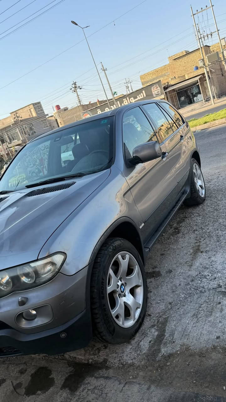 سيارة: BMW X5 موديل 2005
السيارة حلوة مرتبه، نظيفة وجاهزة ​المحرك والكير: بحالة ممتازة جداً  الحدادية: بيها نقص بسيط 
​التبريد: ثلج وشغال 100% السيارة نظيفة ومظهرها كلش حلو، بيها صبغ قليل جداً (حسب علمي جهة باب واحد فقط)، وبيها جراد خفيف بالصبغ (طبيعي لموديلها). الوضعية: السياره جاهزة 
​الرقم البصرة إنجليزي الجديد
​السنوية: باسمي والتحويل مباشر.
​السعر المطلـوب: 💵 73 ورقة وبيه مجال بسيط للجادين.​ 📍 المكان: ميسان - العماره 
رقم هاتف : ***********
