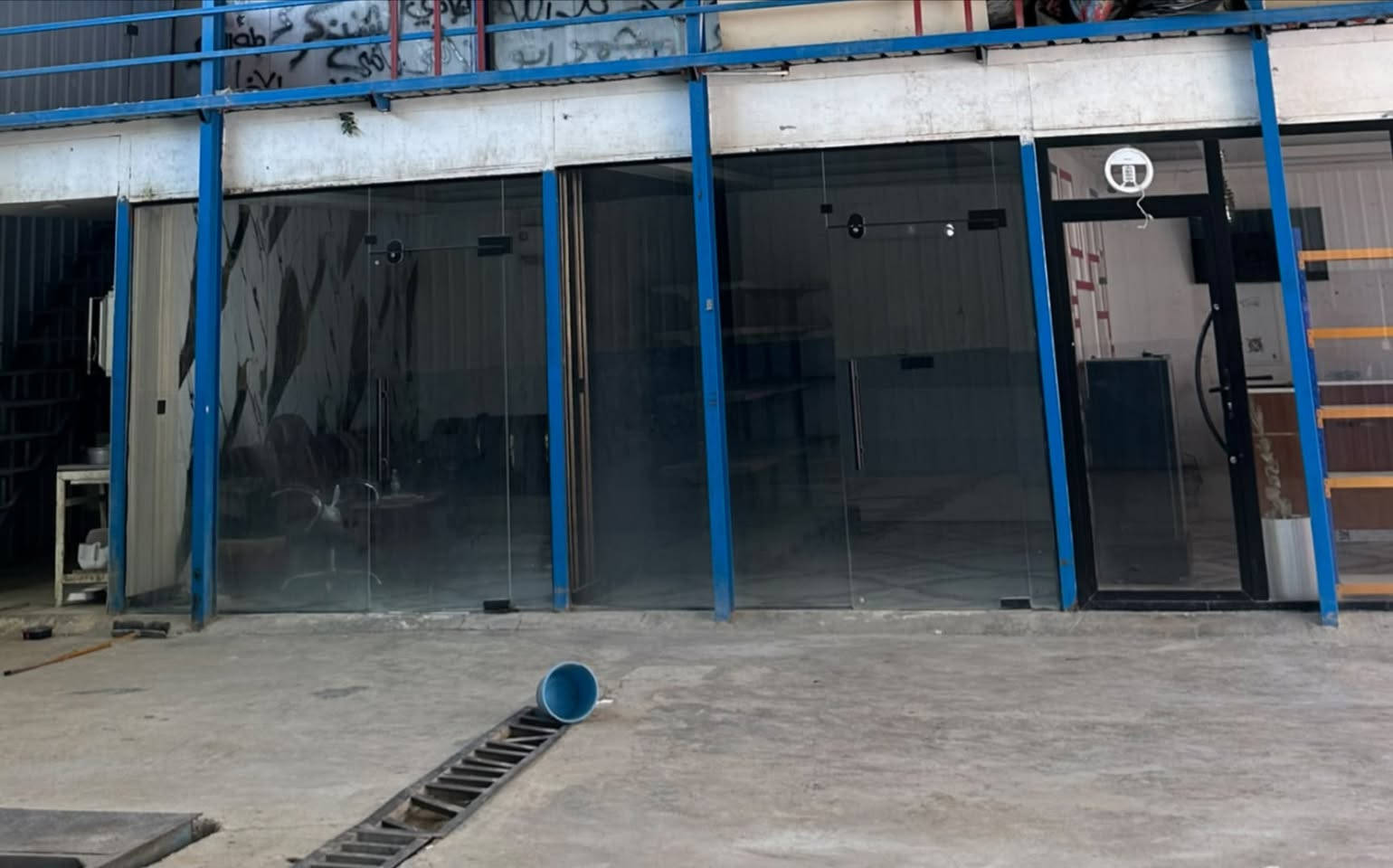 السلام عليكم
عندي جام خانه وقواطع وجام مقطع وباب حمام 
بيع شلع المشروع تعزل وجاهزات مفتوحات جام خانه مكاتب عدد 2 وجام قواطع طول 12متر وباب حمام متر وربع المكان الدوره البوعيثه ***********بيع سريع مفتوح وجاهز بس تحميل
