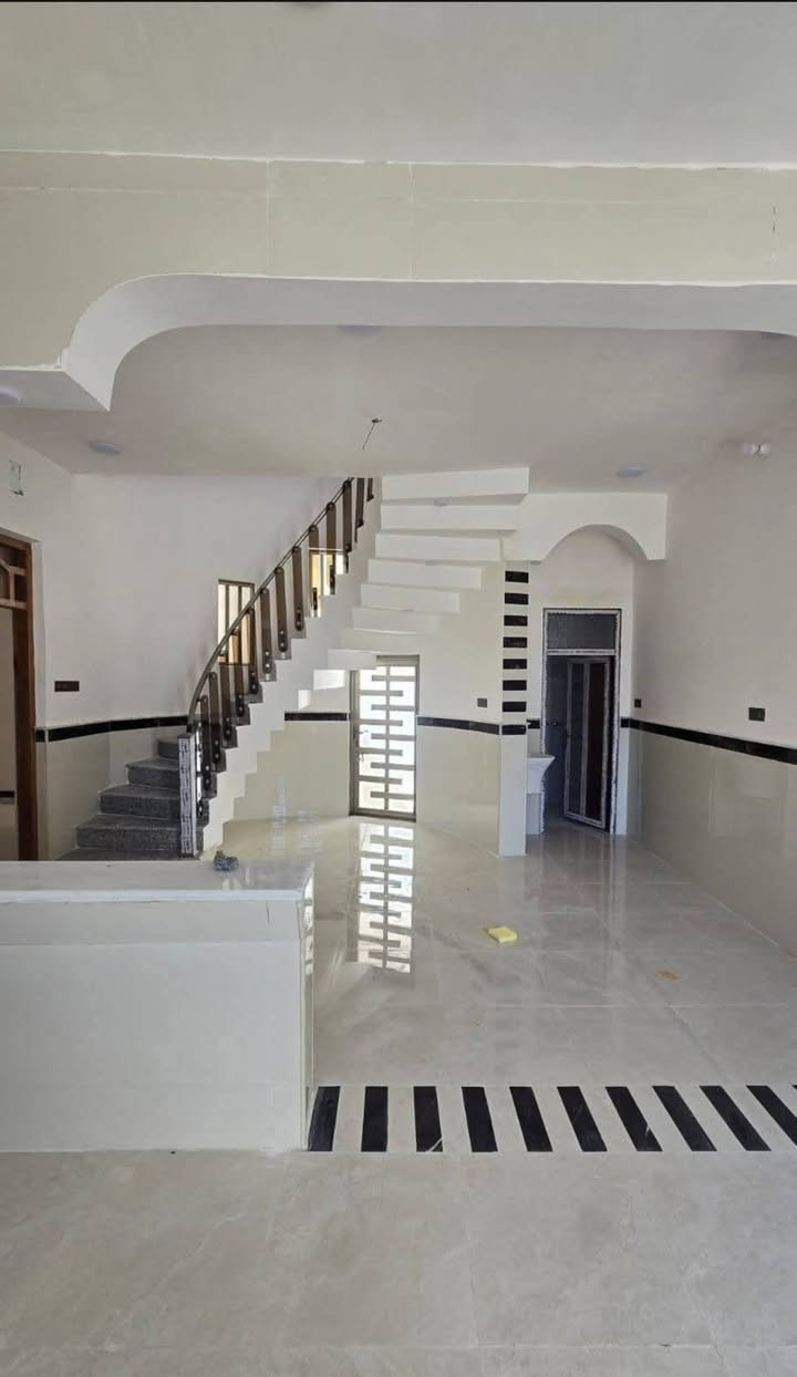 بيتين مربعات بناء حديث درجه اولى جاهزات السكن سعر الواحد ب ١٠٠ وبي مجال المساحه ١١٥ متر في حي الشهداء قرب السايدين الهاتف ***********
