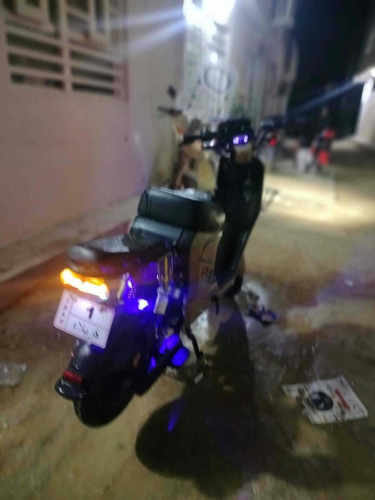 السلام عليكم باسكل شحن R9 للبيع بايسكل شغال وفول نضافه تجي تفحصه قبل لا تاخذه انضف من الصوره. سعر 550 وبي مجال لطيبين. رقم:  ***********

