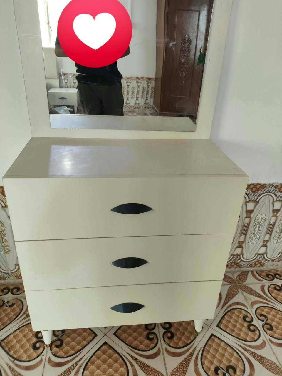 غرفه تركي • نضيفه • للبيع