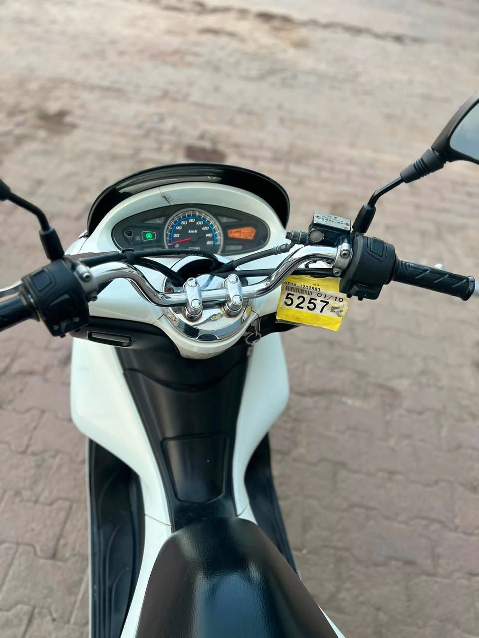 السلام عليكم دراجه bcx جيل الاول
نازله من بيت طارش ووراقه المعرض موجوده   خوان حته باركود بيه 
حجم المكينه (150 )حرف( A)
  ماشيه (37) 
درجه مكفوله كفاله عامه كفر مكينه كله بلادي دراجه مابيها اي نقص استان كهربائي حساس زدحام مرايات اصليات عدتها ووراقها بصندوكها دراجه مسستمه دراجه مال جناي
شراي يتصل السعر  1550 وبيه مجال 
مكان بغداد
 ***********
