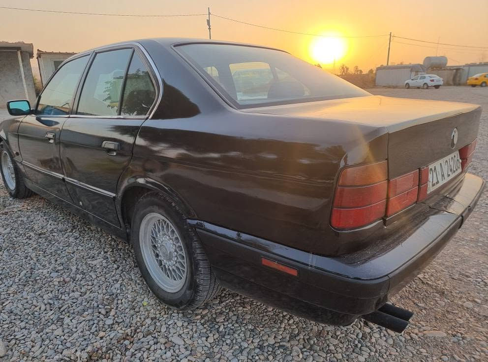 سڵاوی خوای گەورە لە هەموو لایەک
بیئێم مۆدێل 1991
مەکینە 525
گێڕ ئۆتۆماتیک
تەبرید بەشەرت
سەقف سڵایت
پێش پان
چوار جام کارەبا
کۆبۆن بانزینی هەیە
گێڕوو مەکینەو ئەکسل بەشەرت
ڕەقەم سلێمانی تا 2029 تازەیە
دەعمو لێدراوی چاملغ دوای سایەق دوو بستە بێ ناوگرتن هەر ئەوەی هەیە
شوێن چەمچەماڵ گۆڕینەوەش ئەکەم بەشتێک بەدڵم بێت
***********
*********** شمشمل, السليمانية

