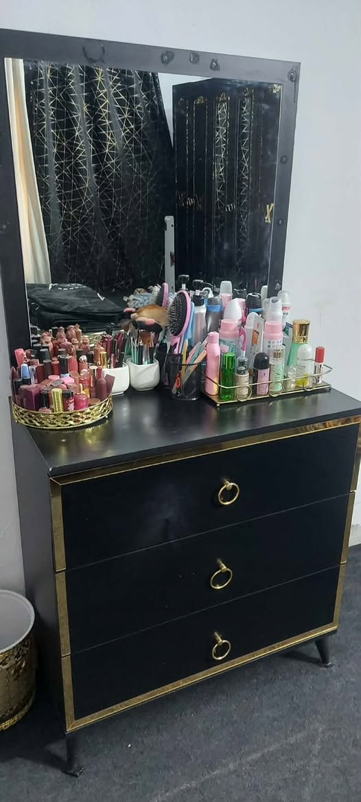 غرفة نوم • خمس قطع • ميز دراسة