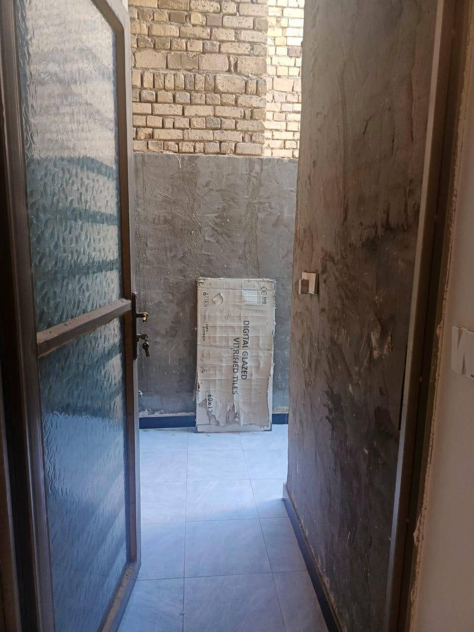 المساحه ١٥٠ م 
يتكون من استقبال 
وصاله ومطبخ حار +بارد 
غرفه واحده 
حمام خارجي + داخلي 
ومنور داخلي (حديقه داخليه )
والطابق الثاني غرفتين مهيكله
البناء 
رفته + طابوق (مثقب ) درجه اولى 
منظومة كاميرات مع الجهاز والكاميرات
سبالت ٢جداري +واحد كنتوري
بناء ٢٠٢٤
: شارع علي قماره 
الفرع المقابل لبيت علي الگصاب
قرب الحسينيه الاولى
رقم الهاتف :***********

