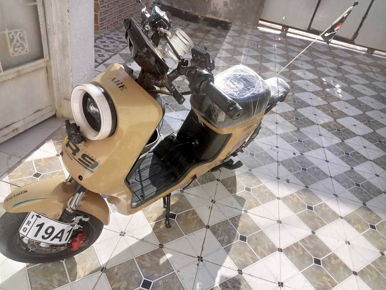 للبيع ار 9 موديل 26 بطاريات 32 امبير الولي ملف1800
واط شاصي حلو الدراجه حلوه تكيه سله موجوده الدراجه كامله                                                                   المكان.  البصره الزبير                                                        الرقم.***********
