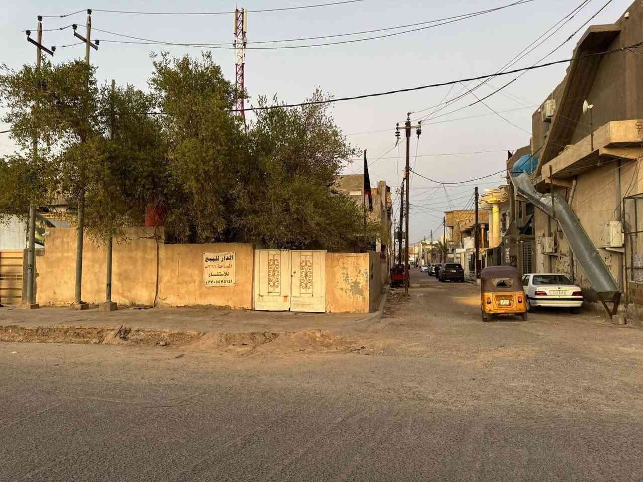 سلام عليكم
بيت للبيع ركن المساحه 361 
بناء قديم 
الوجه 11 متراونص النزال 32متراونص
المكان قطاع 30 شارع الساعه بدايه شارع القدس بيت موقع كلش حلو على اربع شوارع منطقه راقيه كلش 
للاستفسار الاتصال على الرقم ***********
