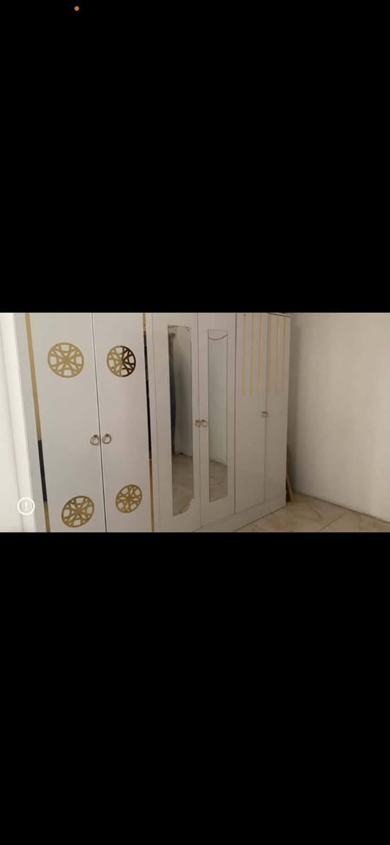 غرفه تركيه بعده نضيفه
جربايه موجودة بس ممصوريه 
سعره 425وبيه مجال 
مكان كربلاء حي العباس

نص مكتوب في الصور:
- محافظة كربلاء الأربعاء 8:28 ص