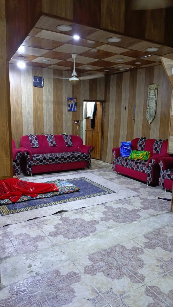 سلام عليكم بيت للبيع شهداء العبيدي الثالثة اول فرع مقابل ملعب البدري مساحة 120. متر سته في عشرين سعر 135 تريد المخالفة والضريبة. 125. قفل بي خمس غرف نوم واحدة اطفال صاله جبيره استقبال بل بداية. ***********. بي وتساب ***********
