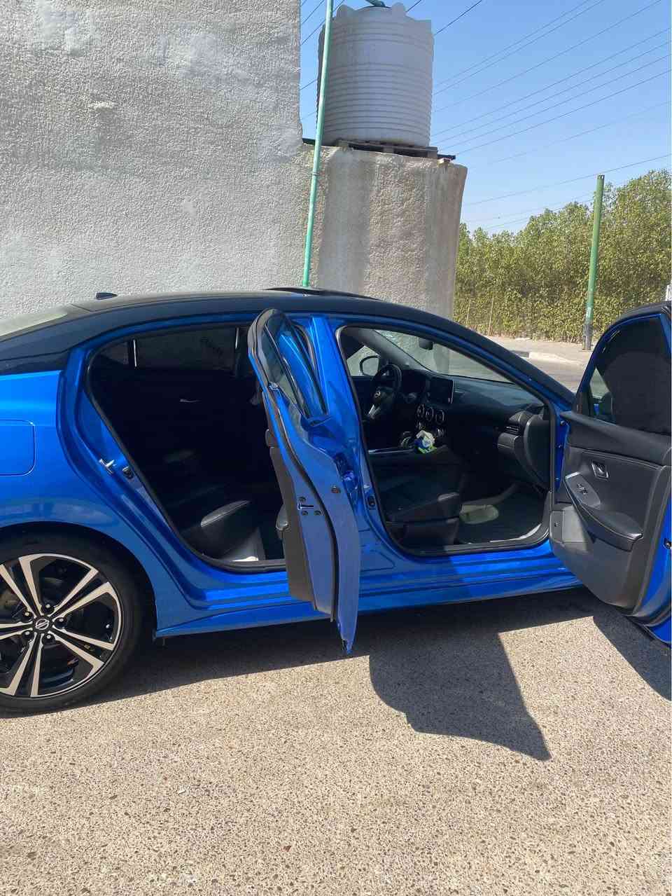 🚘 للبيع نيسان سنترا 2023 SR+🚘 بيع ومراوس 
🔹 اللون: تو كلر ازرق - سقف اسود
رقم شمالي بااسمي شخصياً هزة وسنوية جدد
🔹عداد المسافة : 17 الف حقيقي 

🔹 المحرك: 2000cc

🔹 وارد امريكي
الضرر - فقط جاملغ امامي تبديل بدون دواخل 
✨ فول مواصفات: 

✔️ فتحة سقف 

✔️ كامرات 5 محيطية 360° 

✔️ رادارات امامي جانبي خلفي + حساسات

✔️ شاشة أصلية تدعم Apple CarPlay و Android Auto

📌 الدهن كله أصلي

📌 باتري جديد

📌 مكفولة محرك وگير 

🔧 الملاحظات:

بيها بارد بلباب على كد شبر بلباب السايق

💰السعر 144 
عنواني بصره 

***********
واتساب او اتصال Singapore
