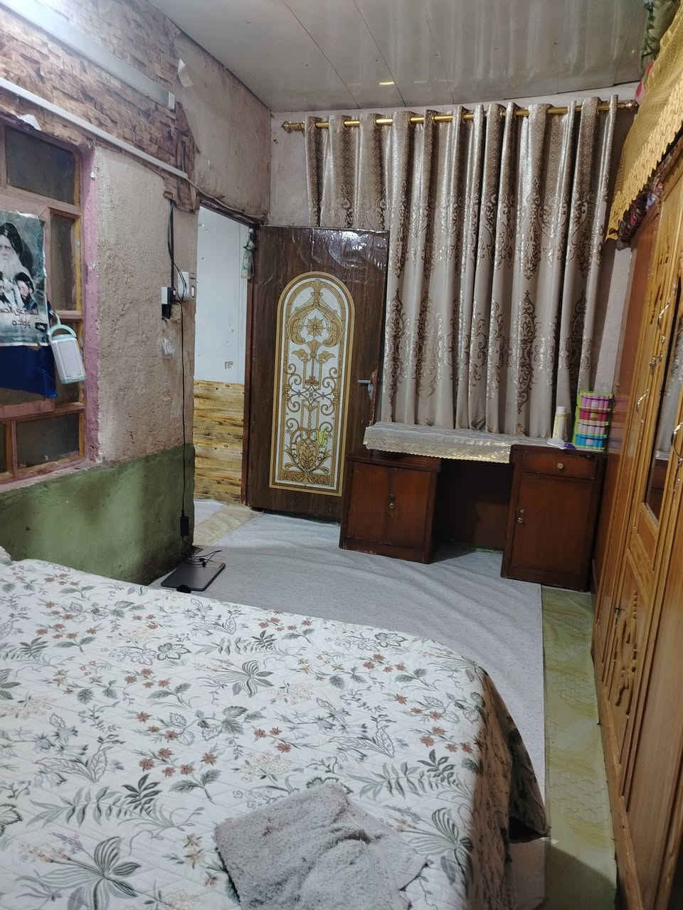بيت لبيع مساحه 80
شارع الامام السجاد قرب محل واثق
#غرفه 5 ونص في 3
#استقبال 5 في 3 عكاده بس #ماملبوخه 
#صاله 4 في 3 ونص
#مطبخ  تخاريج #خارجيه 
#تانكي #وكيزل ويه البيت بيع #مستعجل
التواصل *********** #واتساب

