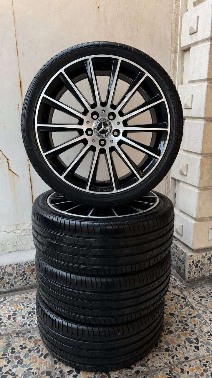 السلام عليكم....
الي يدور ويل اصلي وقياس 19

ويل حجم 19( تو سايز) AMG اصلي

شباب الويل اصلي مو تجاري مختمamg

كلش نظيف وتخم تاير جدا نظيف

مكاني بغداد وهذا رقمي

***********
