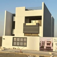يتوفر بيت داخل قرية أكاسيا مساحة 200م طابق ونص  موقع جدا مميز  البيت ح...