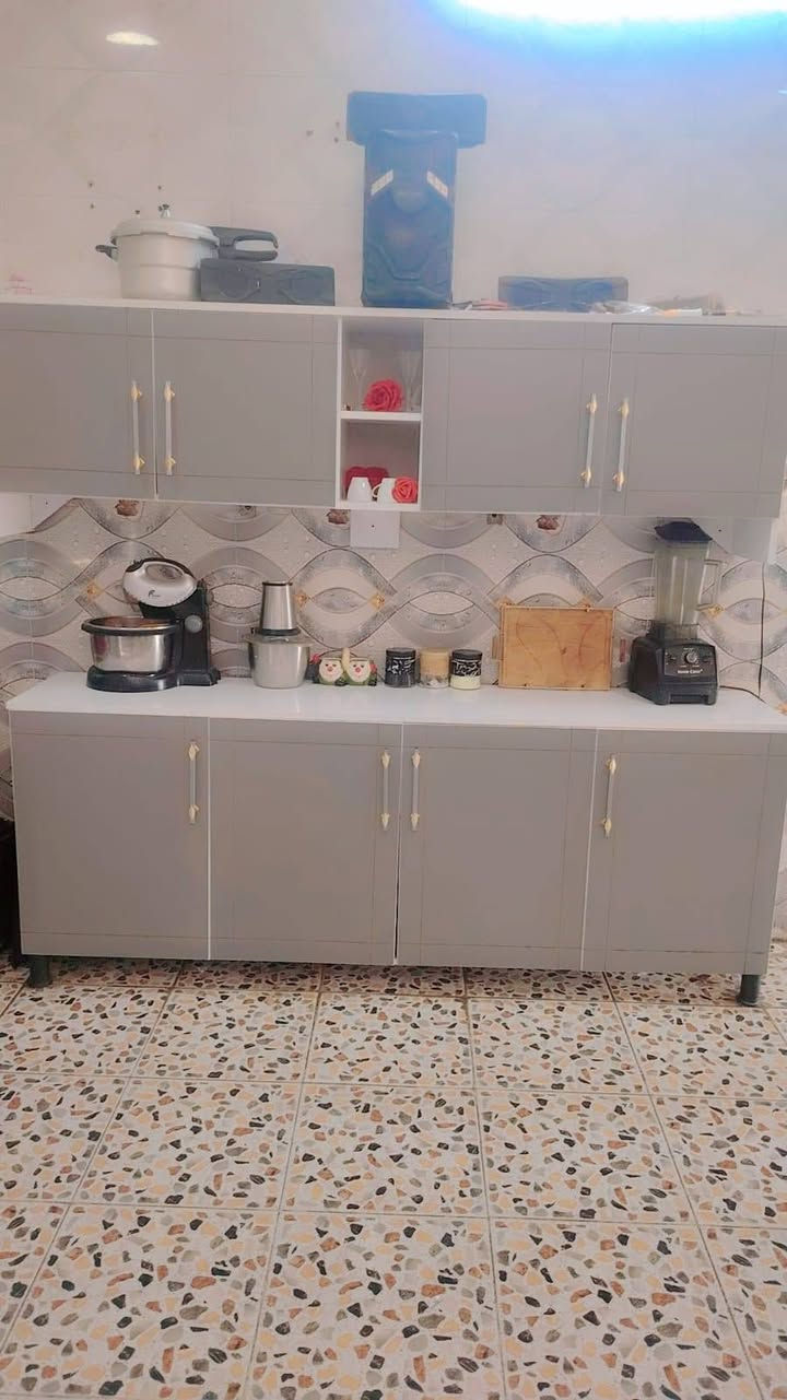كاونتر نظيف وجديد أخذته ب350 رايده ب250 ابو سنك مرمر رقم ***********
