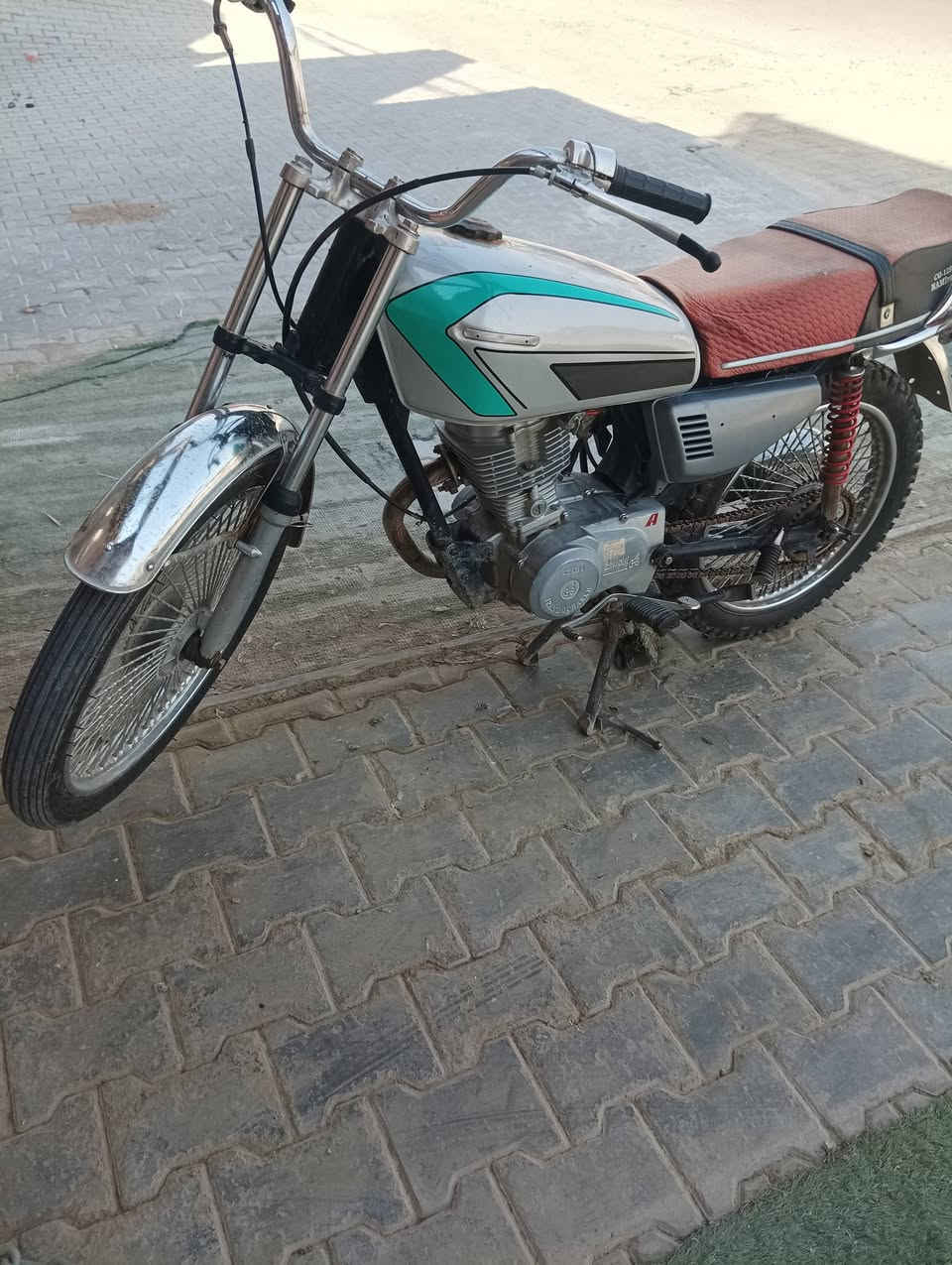 السلام عليكم 
دراجه كلك للبيع اربعه كير 
السعر 225000 مكان النجف ملحق القرية 
***********
