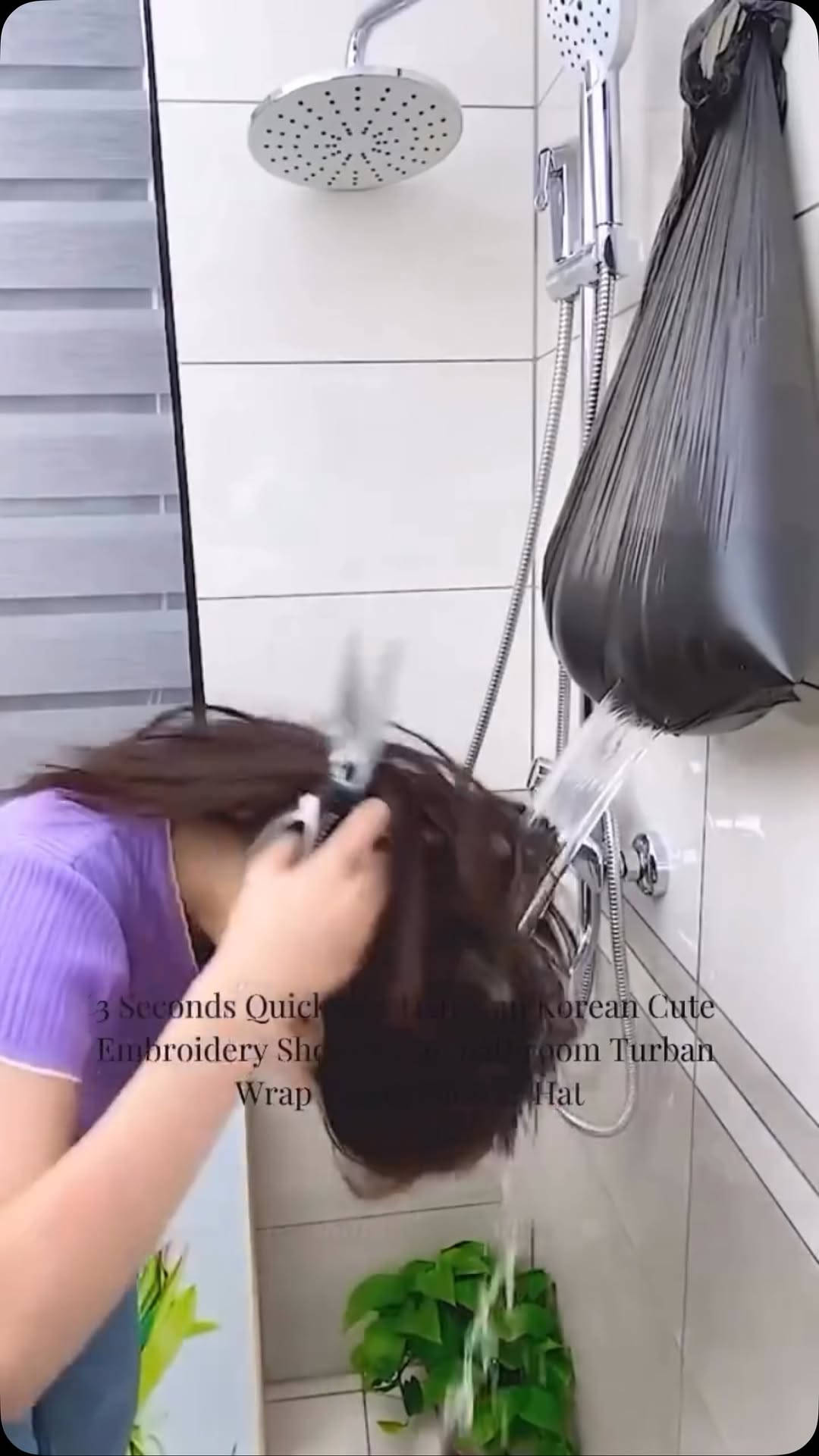 

نص مكتوب في الصور:
- 3 Seconds Quick Drying Fast Hair Korean Cute Embroidery Shower Cap Bathroom Turban Wrap Towel Hat