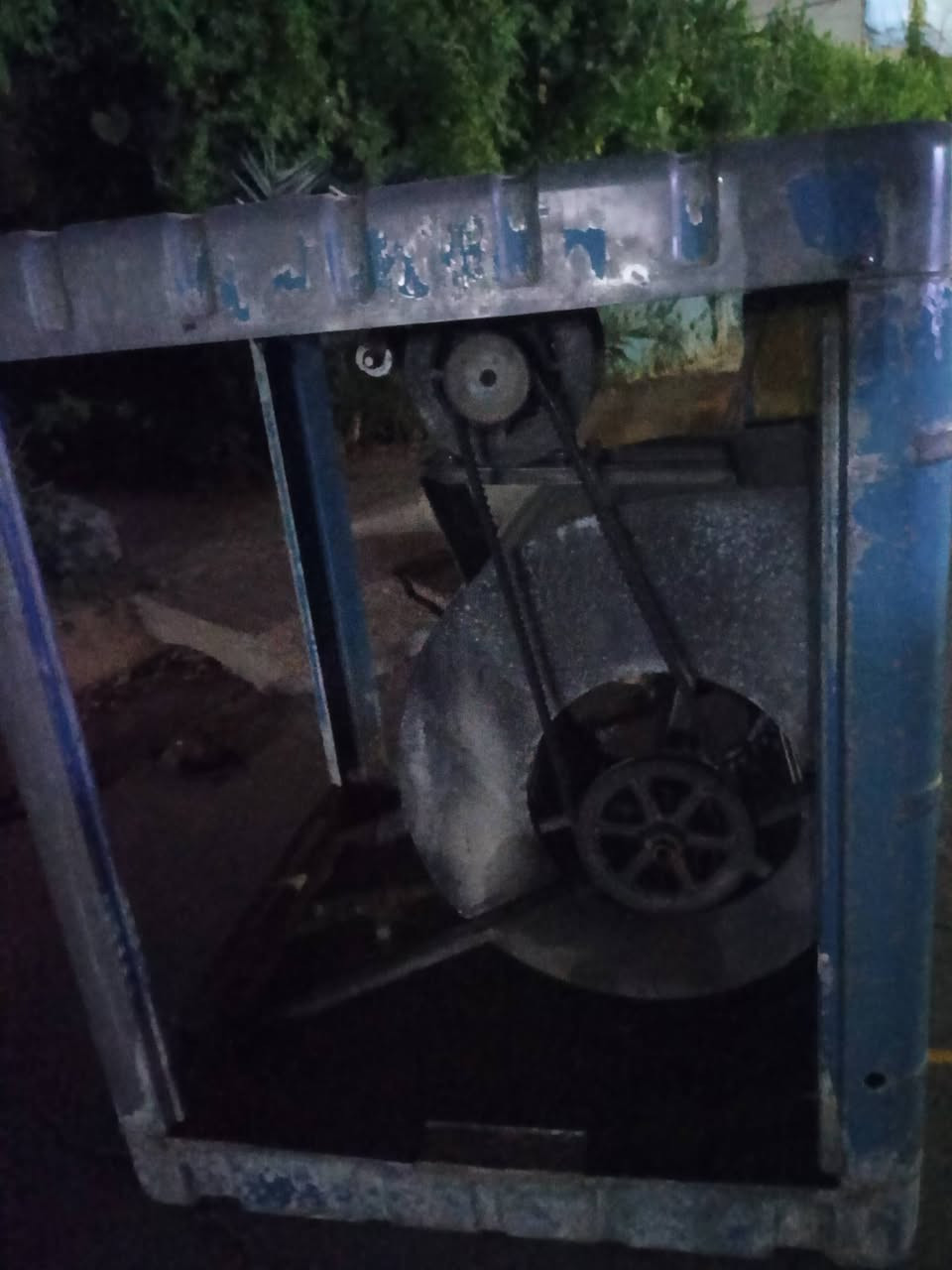مبرده للبيع سوبر نضيفه وبالشرط حجم تلاثه ونص قيم واخذ
