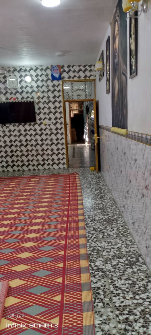 سلام عليكم بيت للبيع عنوان العبيدي الرئاسه 300 متر تواليت ستقبال صاله على كبر البيت غرفتين نوم. @حمامات اثنين داخل البيت مشمول بالتطويب بيت واقع حال ***********

نص مكتوب في الصور:
- أدخل النص
- Infinix SMART 8
- Infinix SMART8
- أدخل النص Infinix SMART8