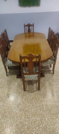 طاولة زان • ٨ كراسي • نضيف ١٠٠٪