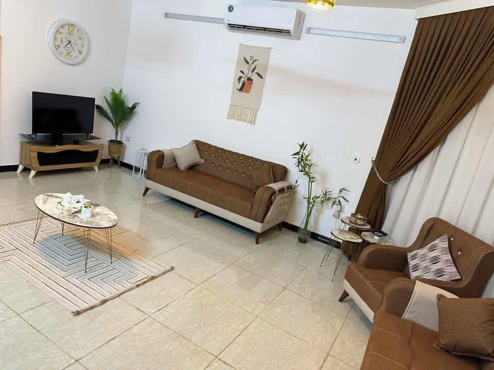 السلام عليكم دار للبيع في تكريت مجمع الجوهره🏠 مساحته 300متر طابقين الوجه 15متر النزال 20متر☑️
غرف نوم 3 وأستقبال وصاله معزوله ومطبخ واسع🏗️
مجموعه 4 صحيه كراج واسع وحديقه مرتبه داخليه🏕️
موقعه جداً مميز قرب الجامع والمدرسه الثانويه🏤
الدار بناء طابوق بالكامل وشغل جناي درجه أولى☑️
نظام الدار روبي 1 الخارطه المرغوبه اكثر بالمجمع🏘️
للأستفسار أكثر عن الدار مراسله الواتساب حصراً📲
أو الأتصال مباشر وحياكم الله ***********📞
