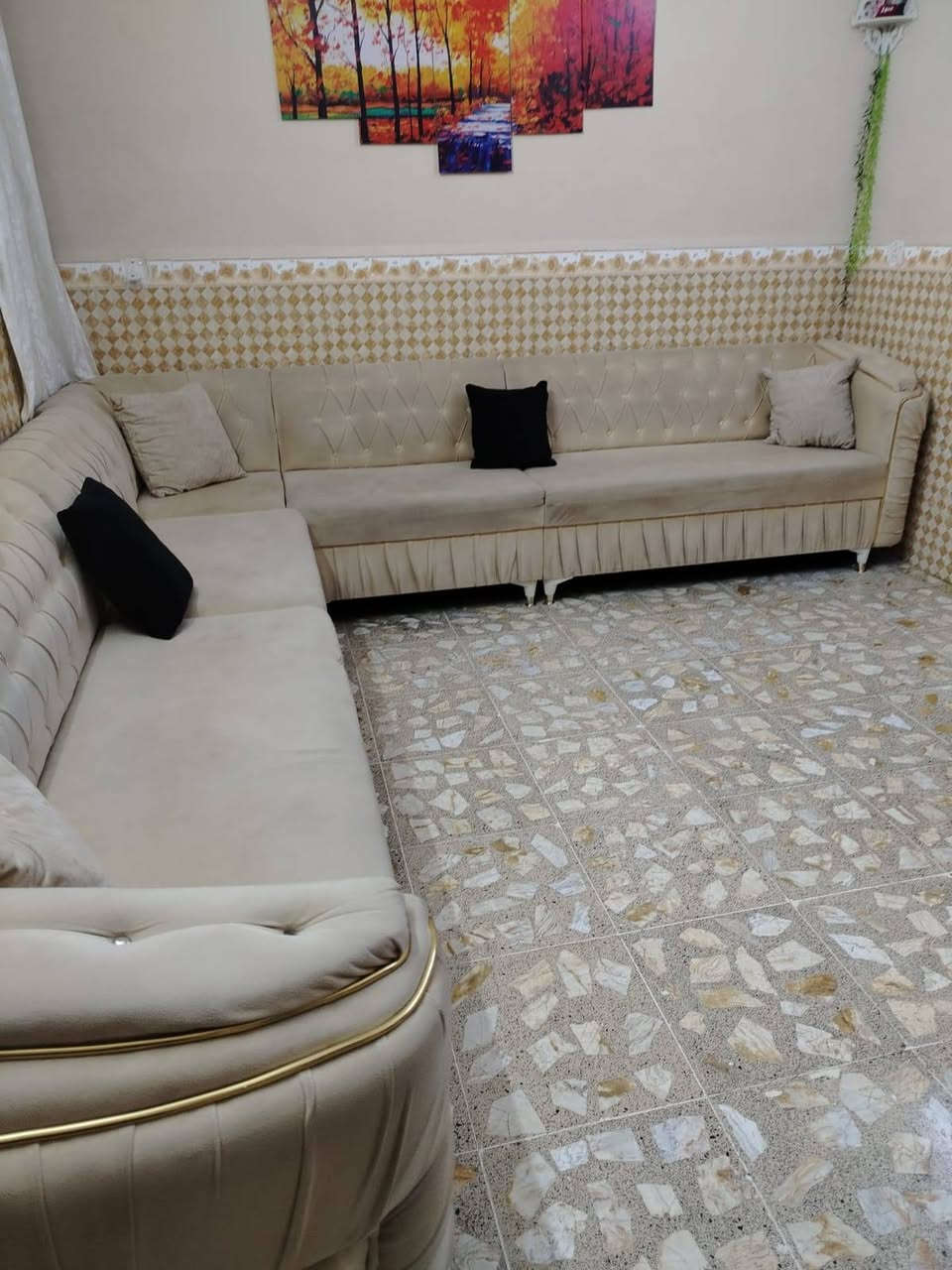 سلام عليكم ديوان شغل ايد كلش كلش نضيف سعره 275الف بيع مستعجل ***********
