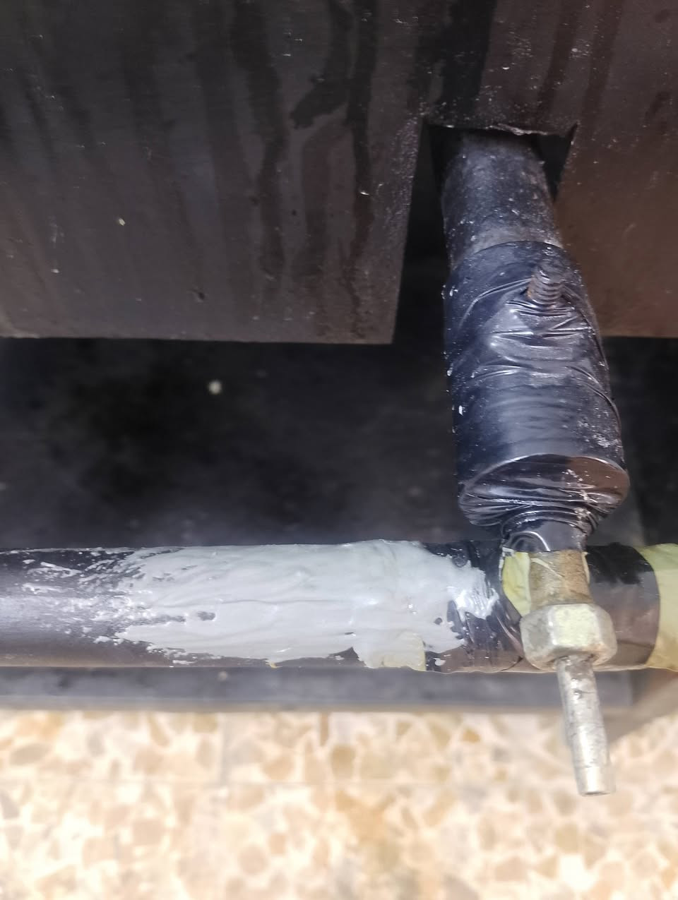 طباخ ثلاث عيون نضيف يحتاج بس بكره لوحده من العيون كما موضح بل صوره  السعر //150 //
