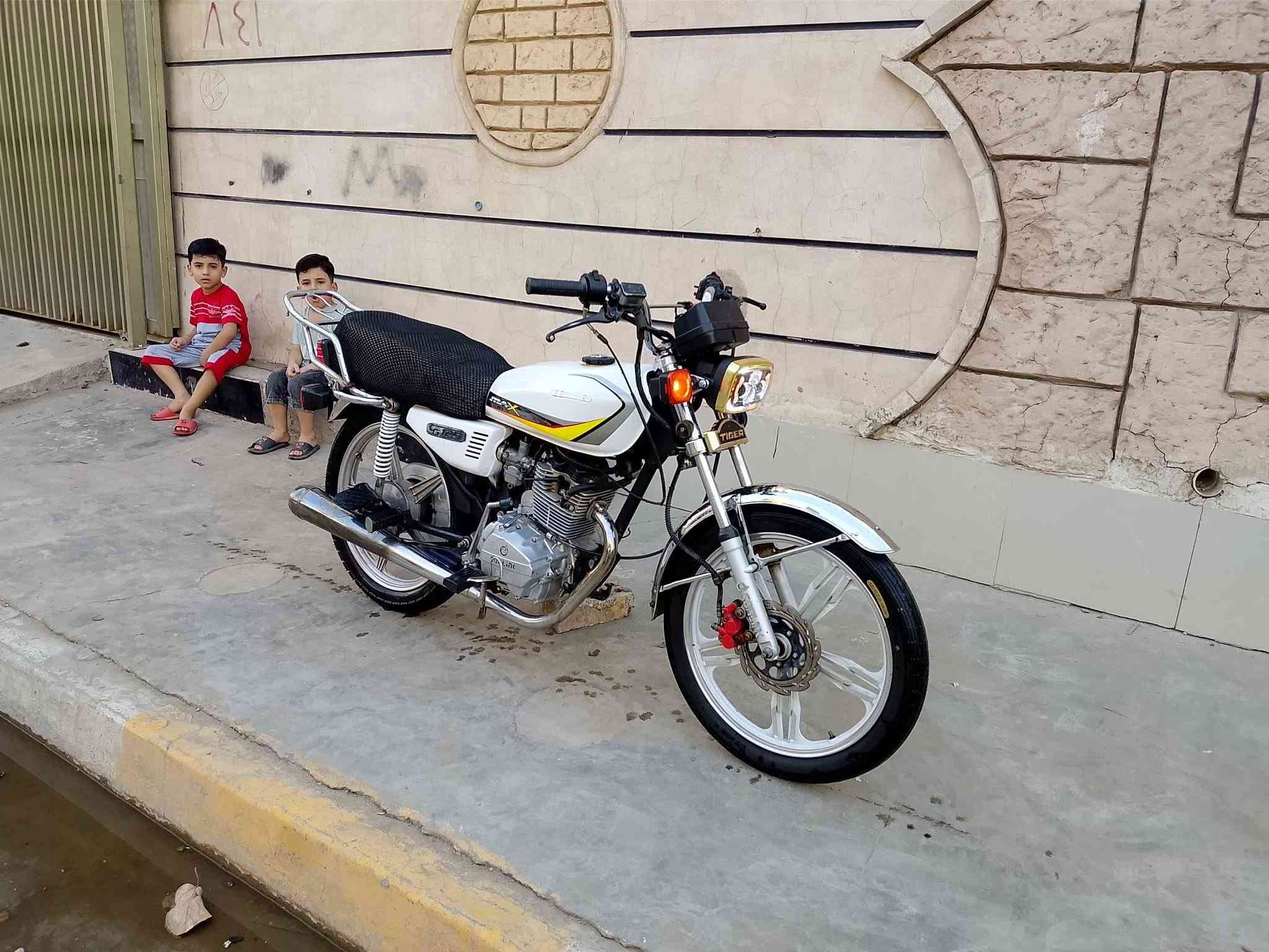 يالله سلام عليكم 
دراجه موديل 2022 اوراق موجوده كهربائيات كلها شغاله نكره سلف وهندر كل نقص مابيها مكينه خرسه لا دخانه ولا تنقيص مكينه امبدل بيها فقط بوشه وبستم لا غير دبلات امامي خلفي شغالات دراجه كل نقص مابيها السعر 475 وبيها مجال بسيط عنوان بغداد حي النصر ***********
