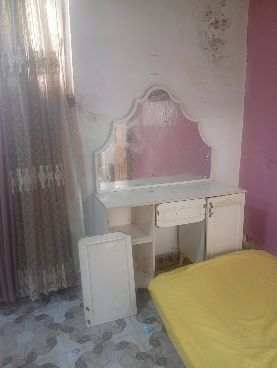 غرفة نوم • مستعملة • دور سكك